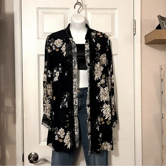 In Encore Flowy Floral Boho Coverup Lounging Button Down Light Jacket Top - Picture 2 of 11